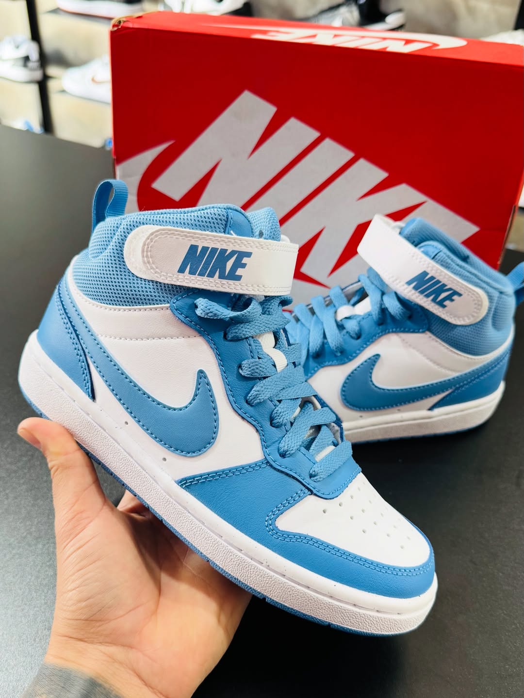 Tênis Nike Court Borough Mid