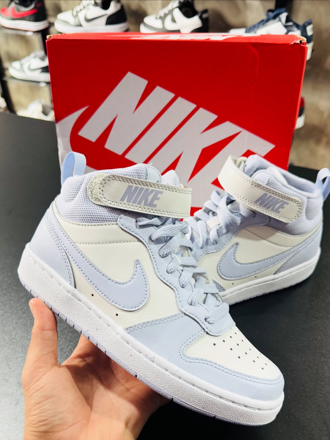 Tênis Nike Court Borough Mid