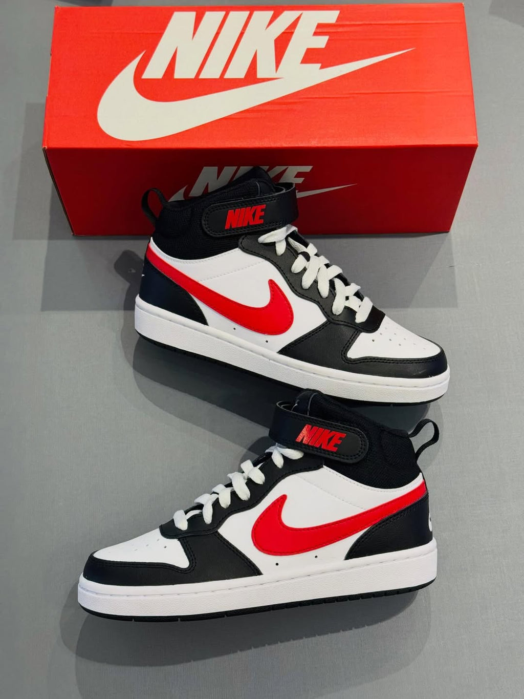 Tênis Nike Court Borough Mid