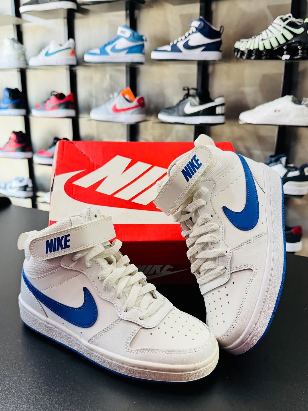 Tênis Nike Court Borough Mid