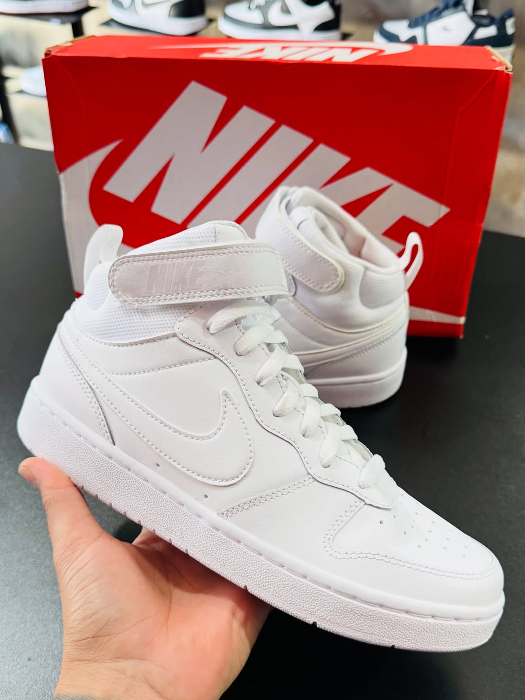 Tênis Nike Court Borough Mid