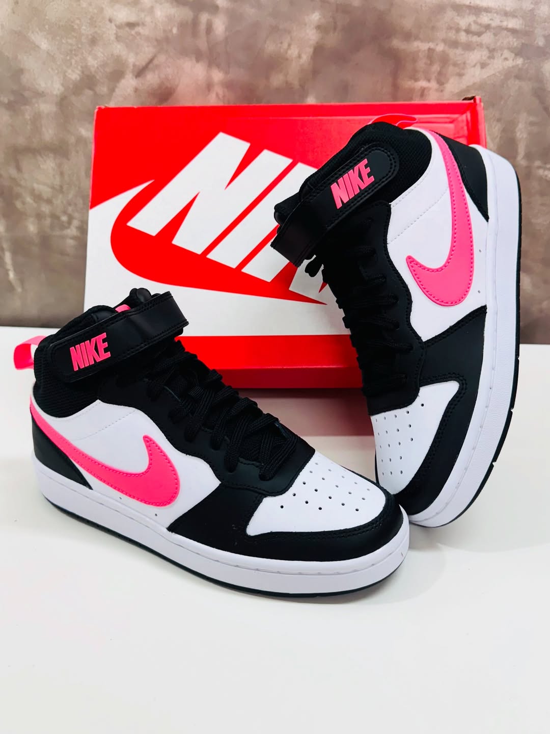 Tênis Nike Court Borough Mid