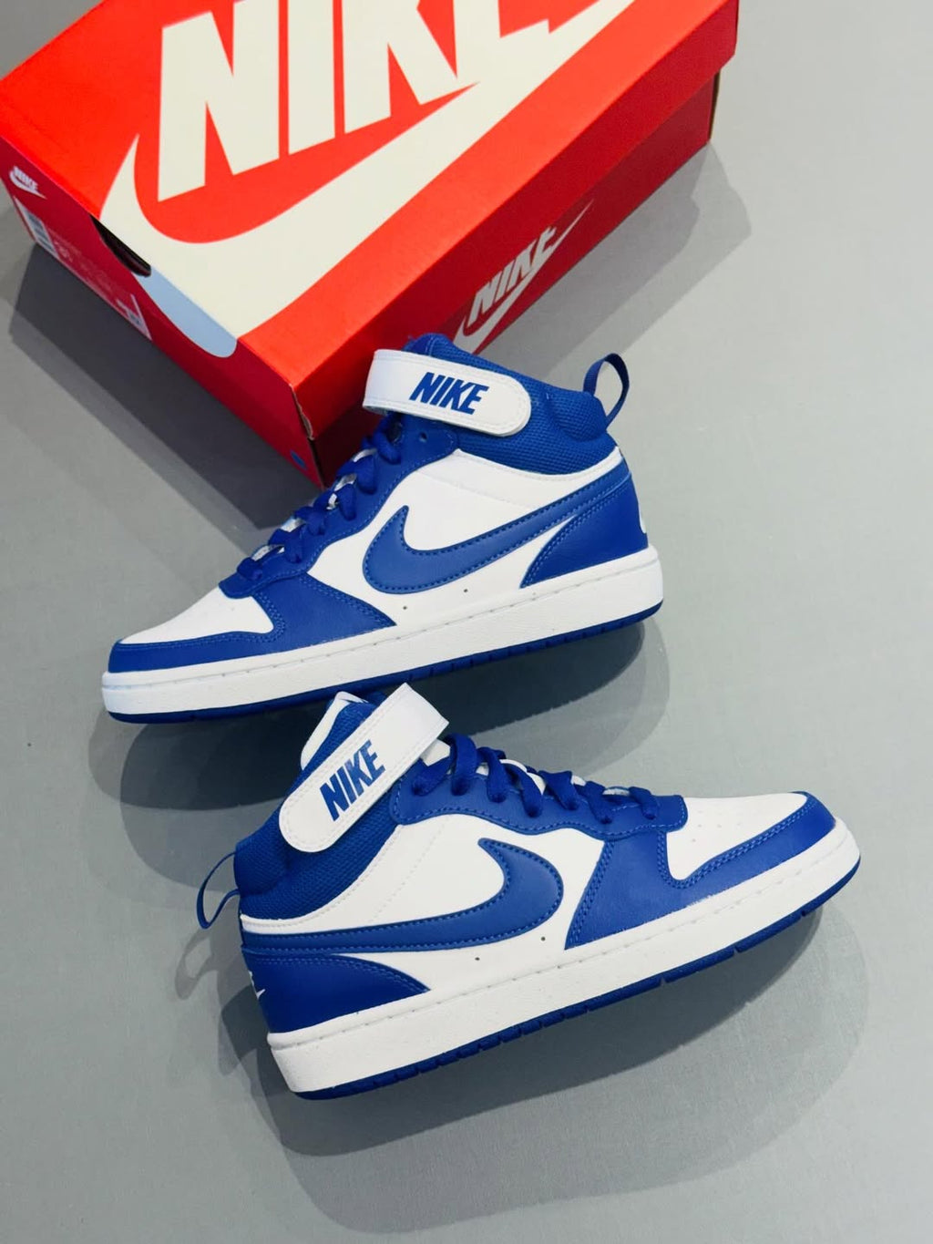 Tênis Nike Court Borough Mid