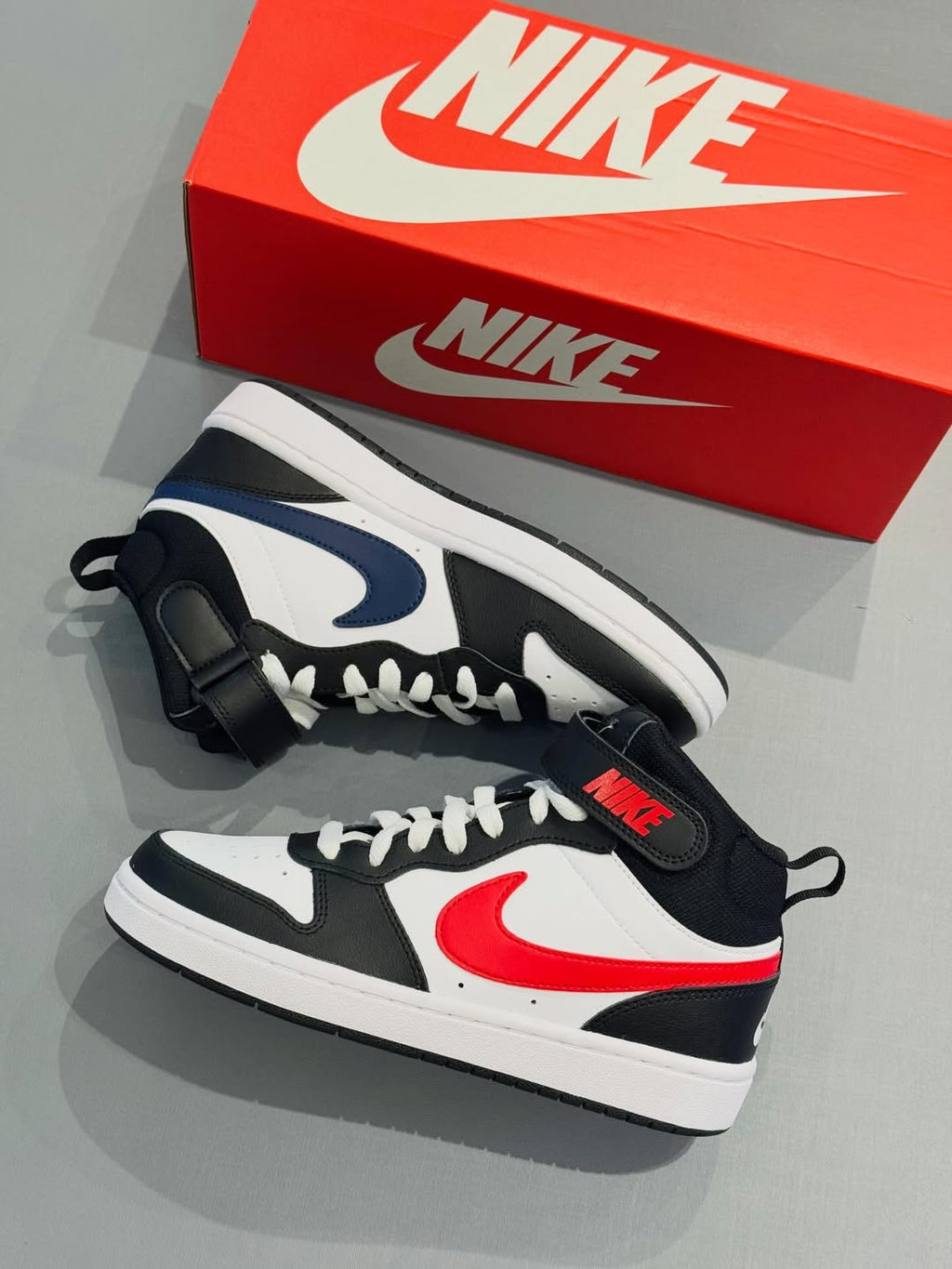 Tênis Nike Court Borough Mid