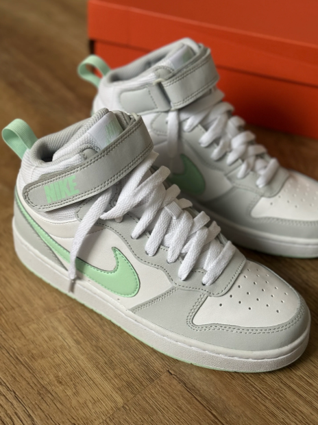 Tênis Nike Court Borough Mid