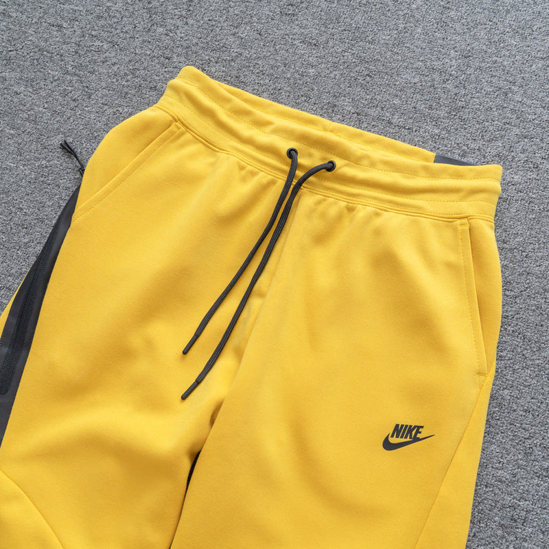 Jaqueta NK Tech Fleece Amarelo