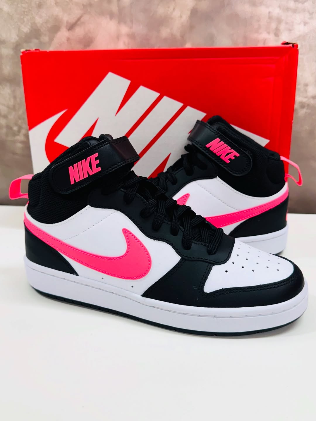 Tênis Nike Court Borough Mid