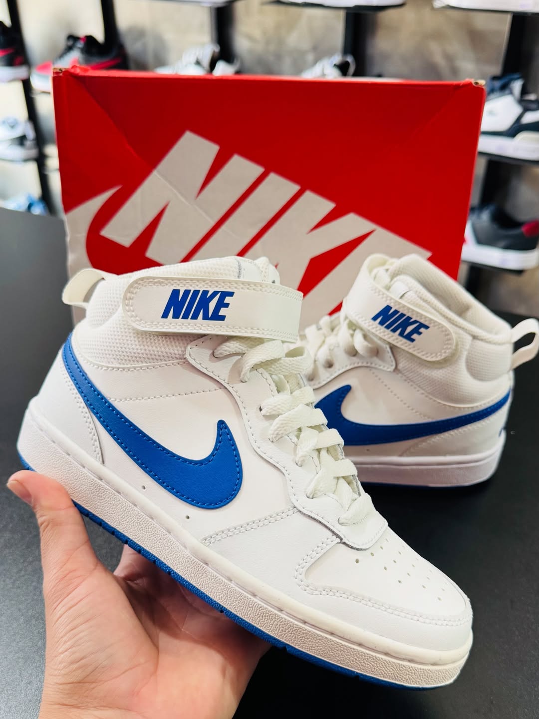 Tênis Nike Court Borough Mid