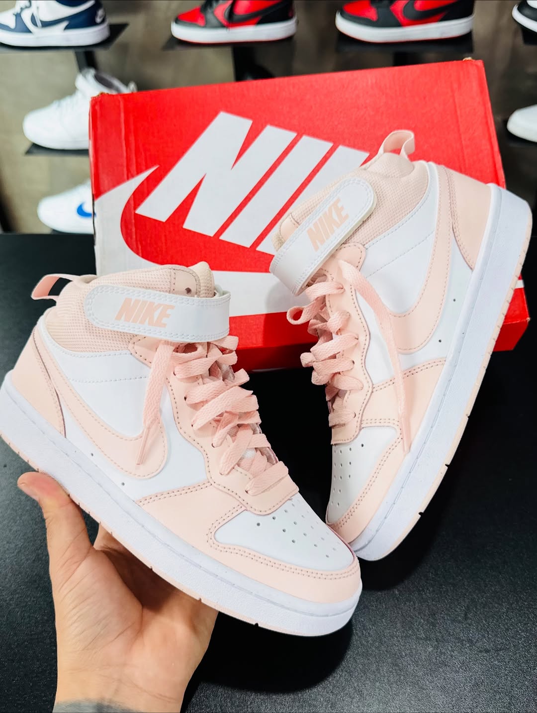 Tênis Nike Court Borough Mid