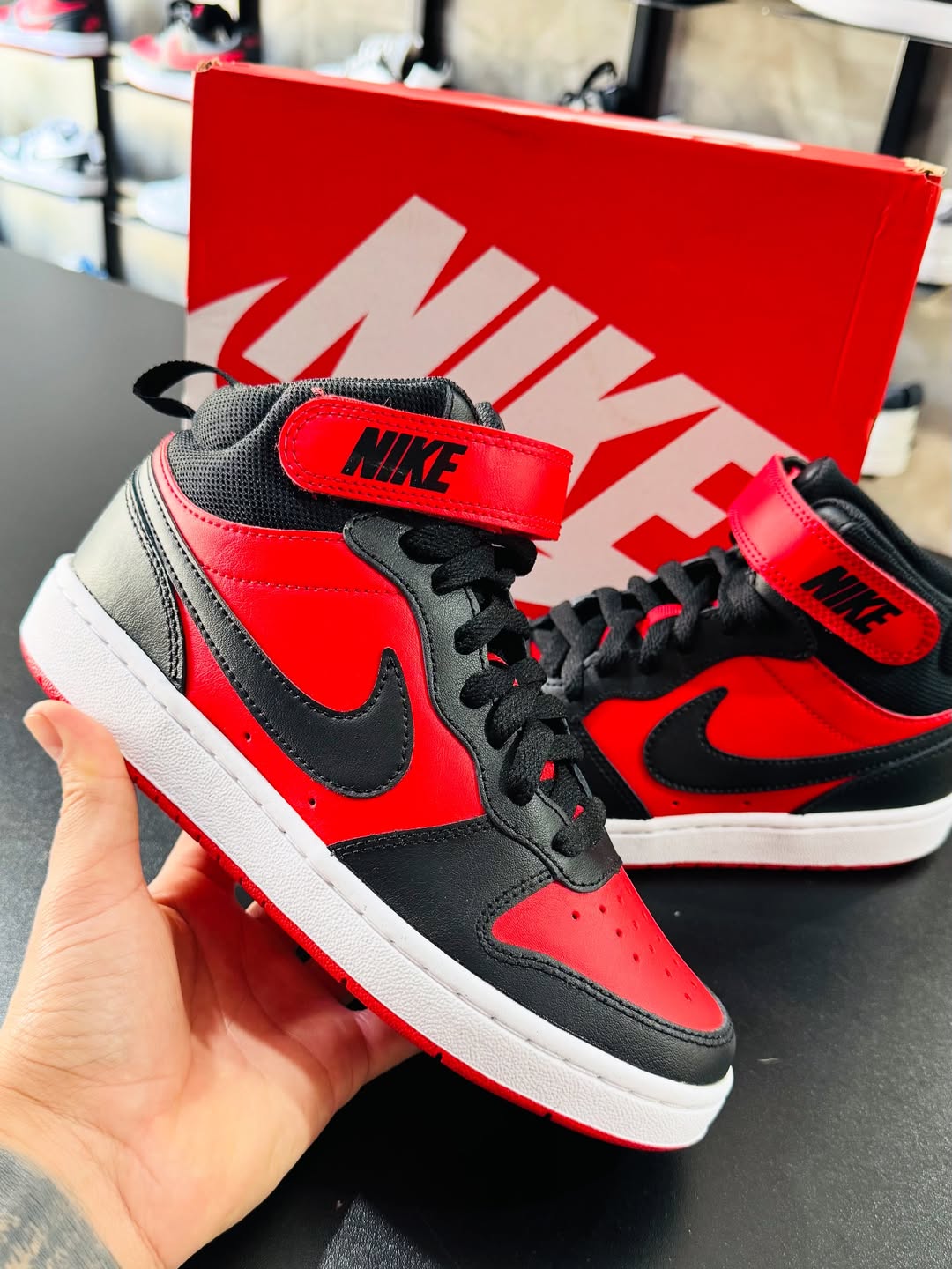 Tênis Nike Court Borough Mid