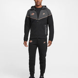 Conjunto NK Tech Fleece x Syna World Central Cee