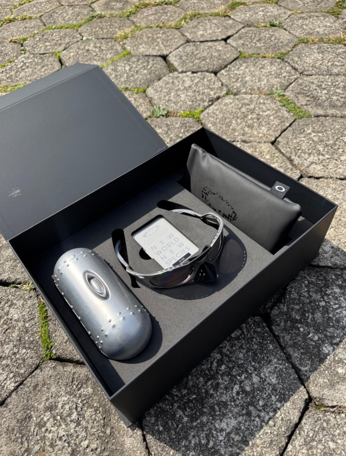 Óculos Okley Plantaris TI Raw Titanium Cinza