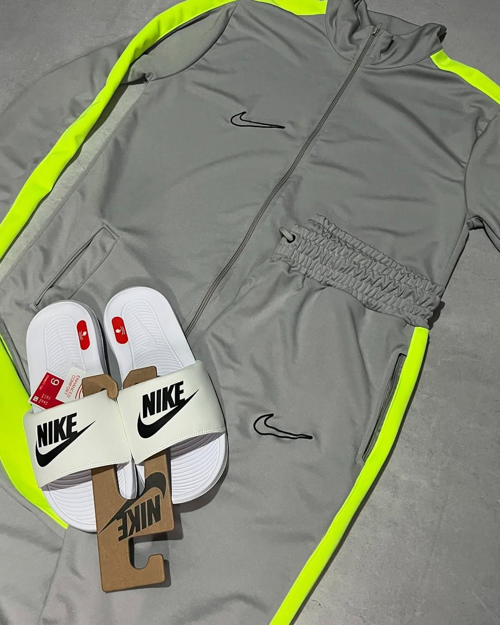 CONJUNTO NK RISCA VERDE COM SLIDE NK VICTORI ONE