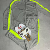 CONJUNTO NK RISCA VERDE COM SLIDE NK VICTORI ONE